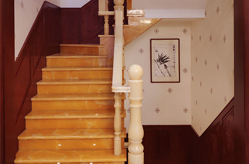 莘县中式别墅室内汉白玉石楼梯的定制安装装饰效果